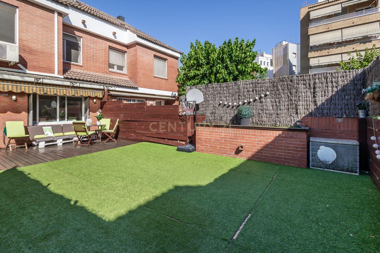 House à Sant Joan Despi, Barcelona, Espagne 4 chambres, 219 m2 No. 181324