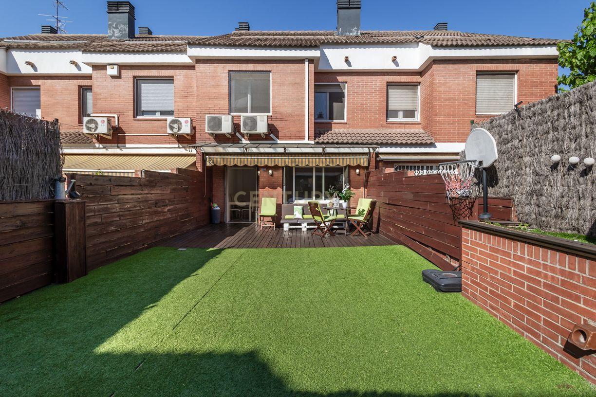 House à Sant Joan Despi, Barcelona, Espagne 4 chambres, 219 m2 No. 181324