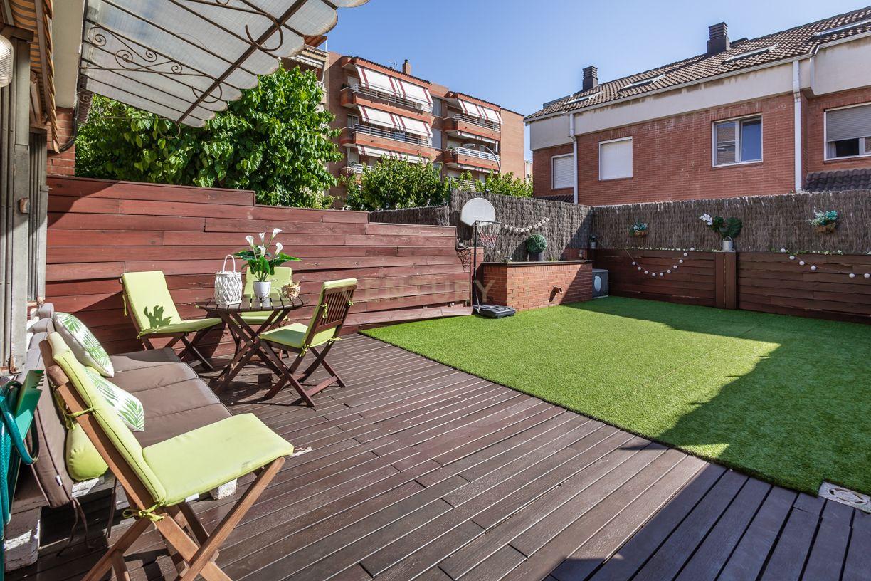 House à Sant Joan Despi, Barcelona, Espagne 4 chambres, 219 m2 No. 181324
