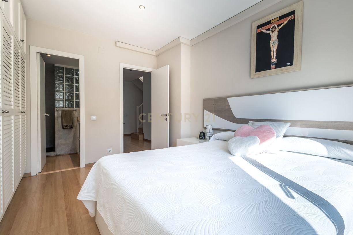House à Sant Joan Despi, Barcelona, Espagne 4 chambres, 219 m2 No. 181324