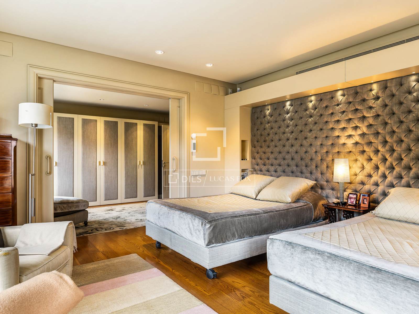 Apartamento en Barcelona, España 5 dormitorios, 400 m2 No. 150492