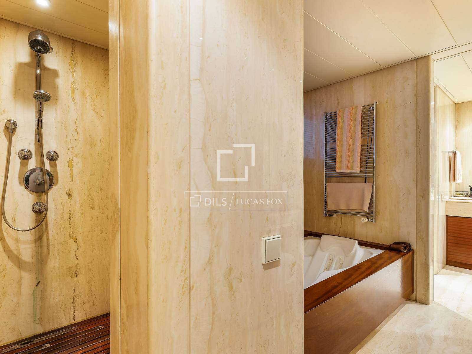 Apartamento en Barcelona, España 5 dormitorios, 400 m2 No. 150492