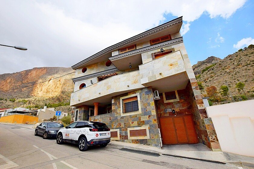 Villa in Redovan, Alicante, Spain 7 bedrooms, 350 sq.m. No. 111291