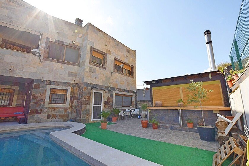 Villa in Redovan, Alicante, Spain 7 bedrooms, 350 sq.m. No. 111291