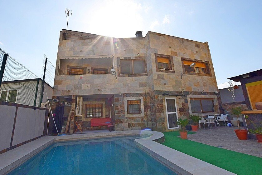 Villa in Redovan, Alicante, Spain 7 bedrooms, 350 sq.m. No. 111291