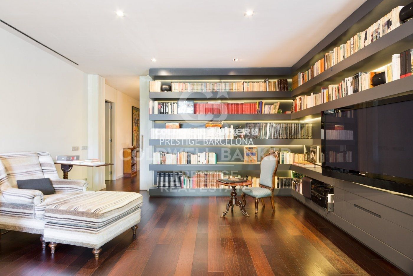 Huoneisto Barcelona, Espanja 5 makuuhuonetta, 500 m2 No. 160396