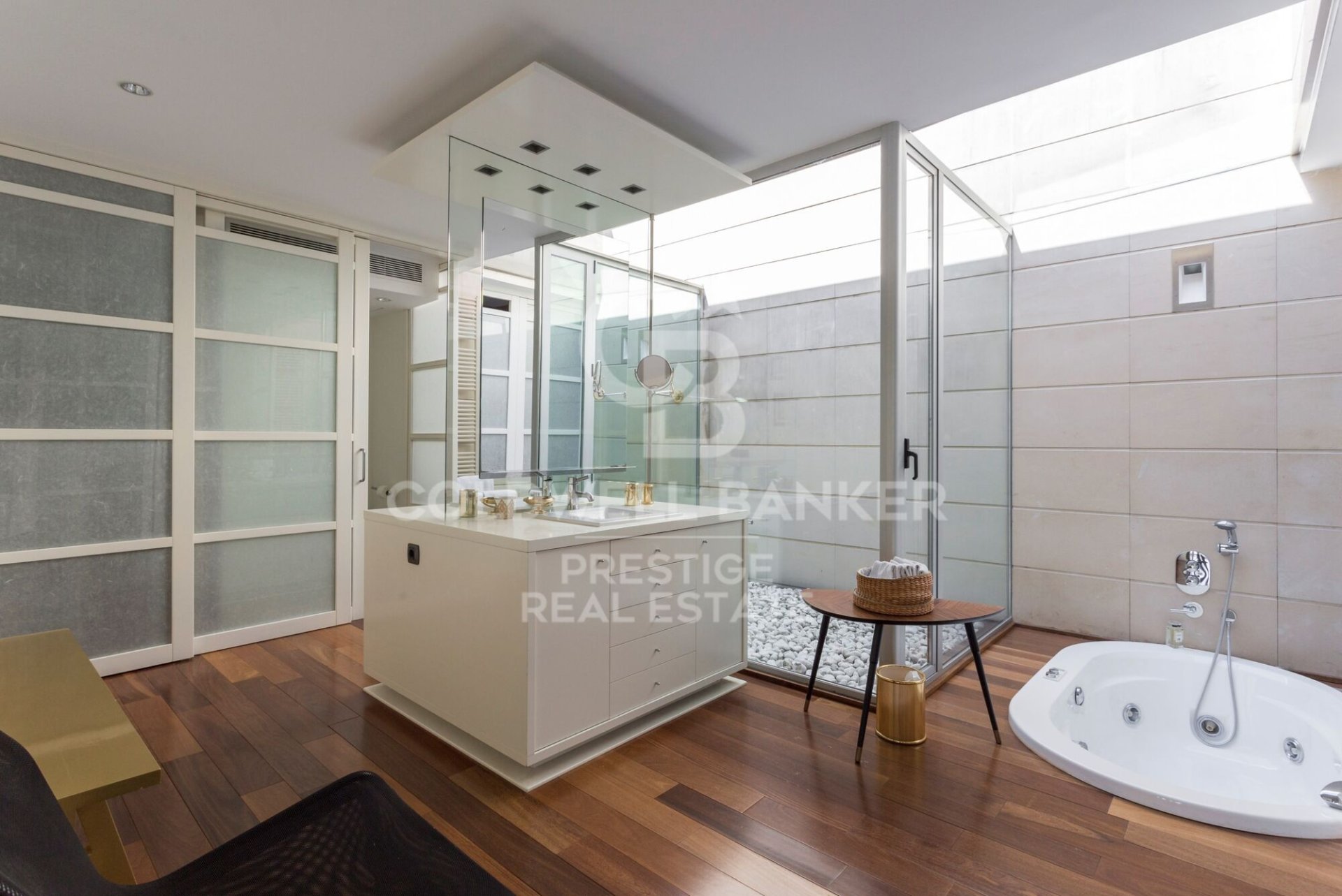 House à Barcelona, Espagne 7 chambres, 900 m2 No. 160394