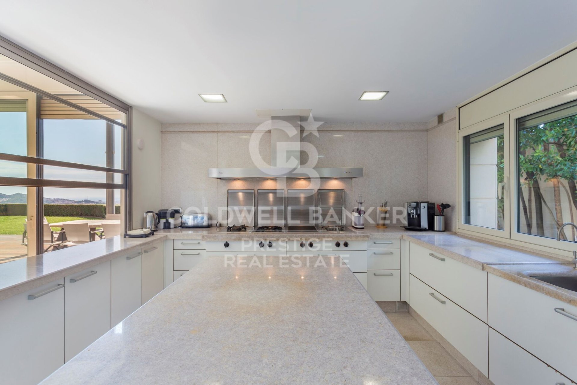 House à Barcelona, Espagne 7 chambres, 900 m2 No. 160394