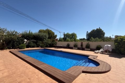 Villa en Torrevieja, Alicante, España 7 dormitorios, 217 m2 No. 164477