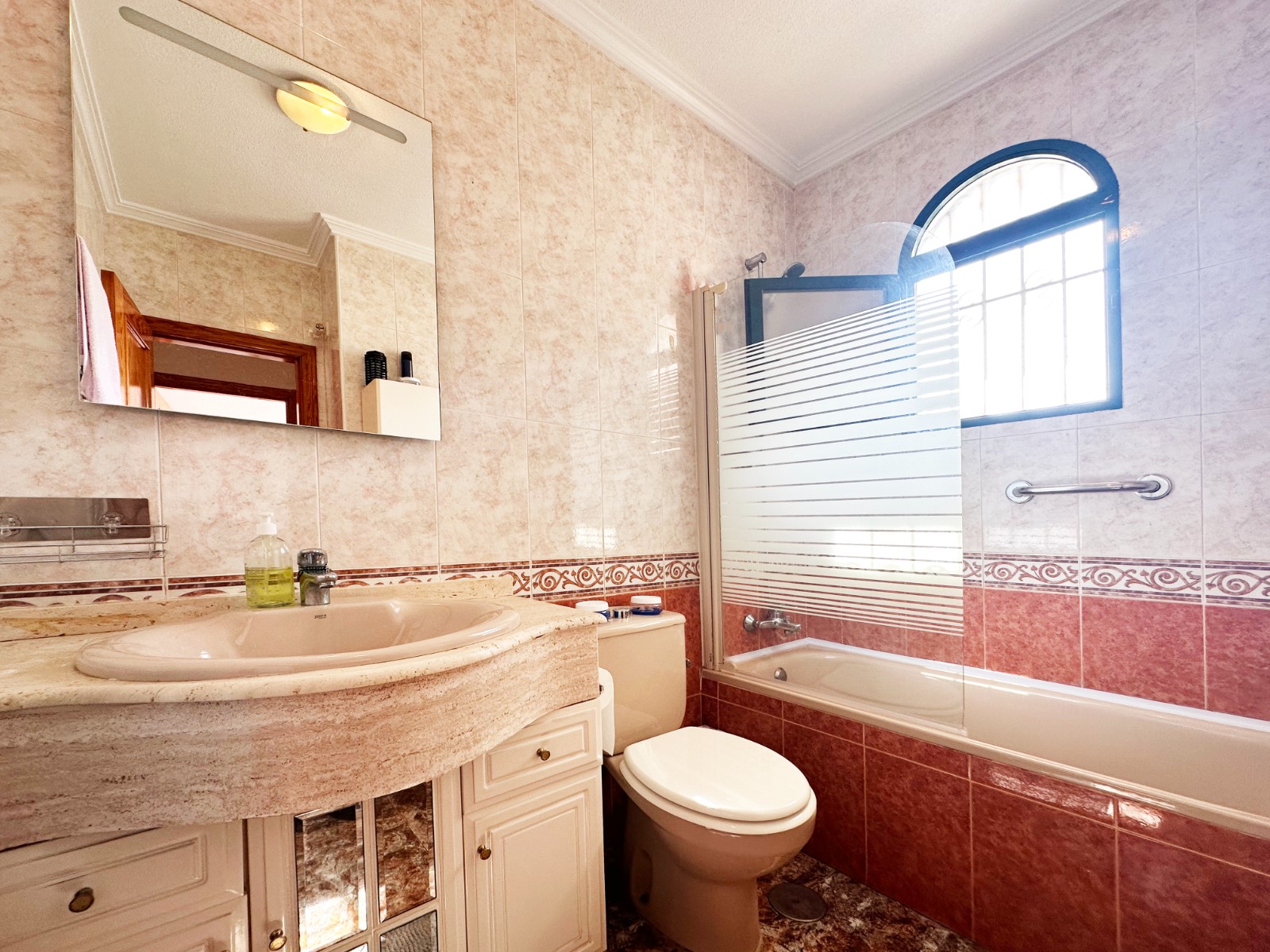 Villetta a schiera a Alicante, Spagna 3 camere da letto, 101 mq. N° 163122