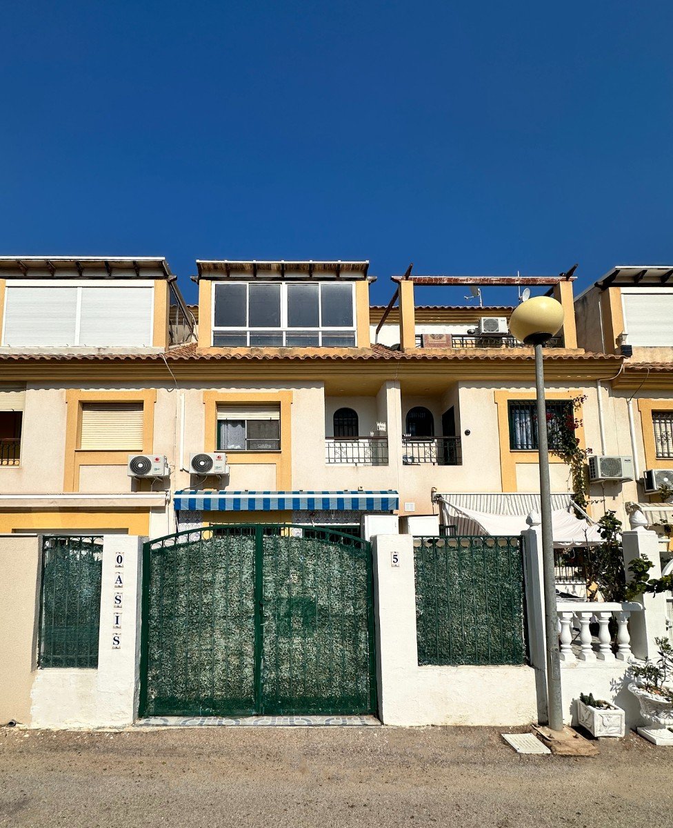 Villetta a schiera a Alicante, Spagna 3 camere da letto, 101 mq. N° 163122