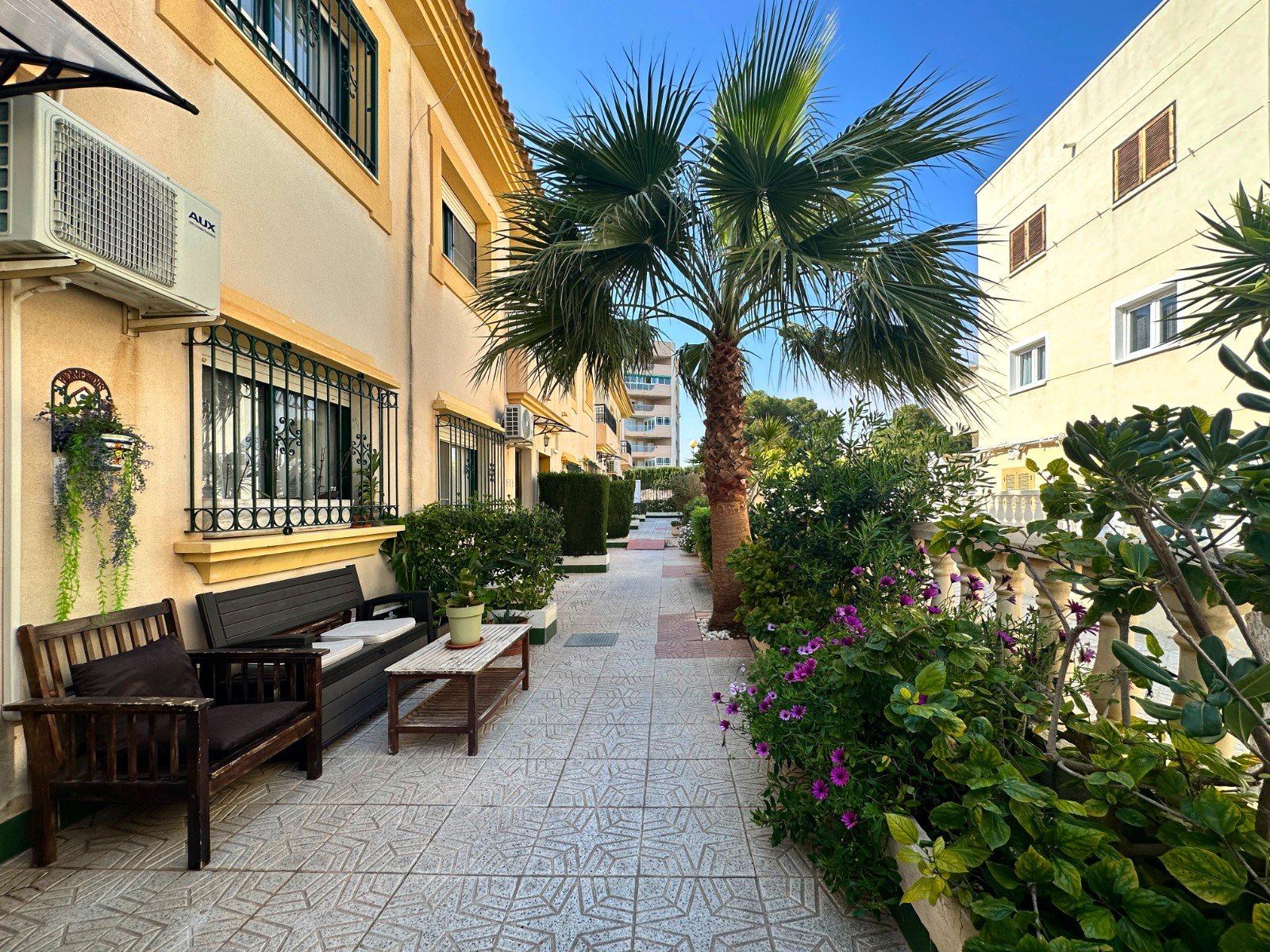 Villetta a schiera a Alicante, Spagna 3 camere da letto, 101 mq. N° 163122