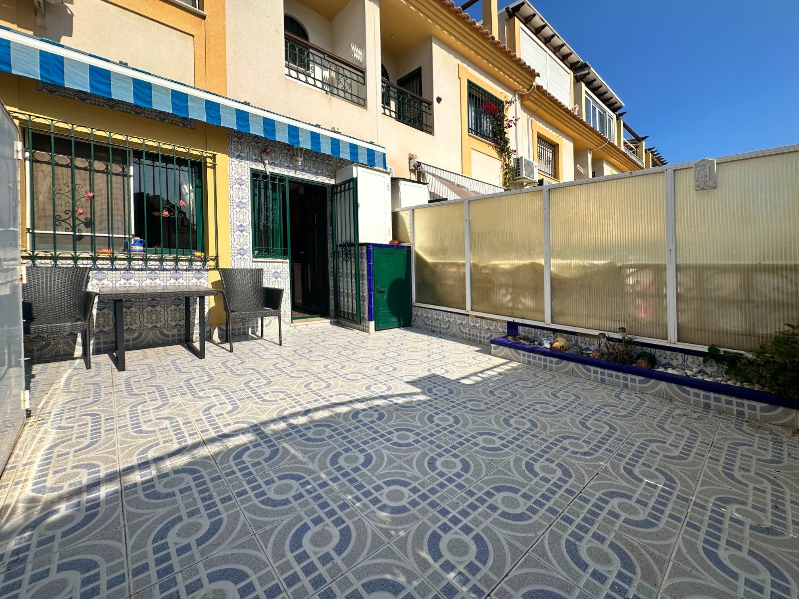 Villetta a schiera a Alicante, Spagna 3 camere da letto, 101 mq. N° 163122