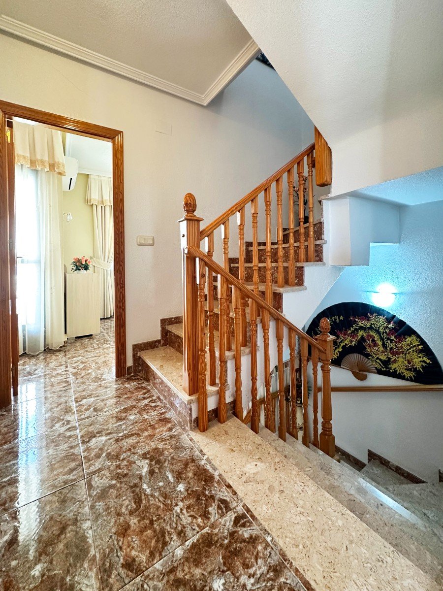 Villetta a schiera a Alicante, Spagna 3 camere da letto, 101 mq. N° 163122