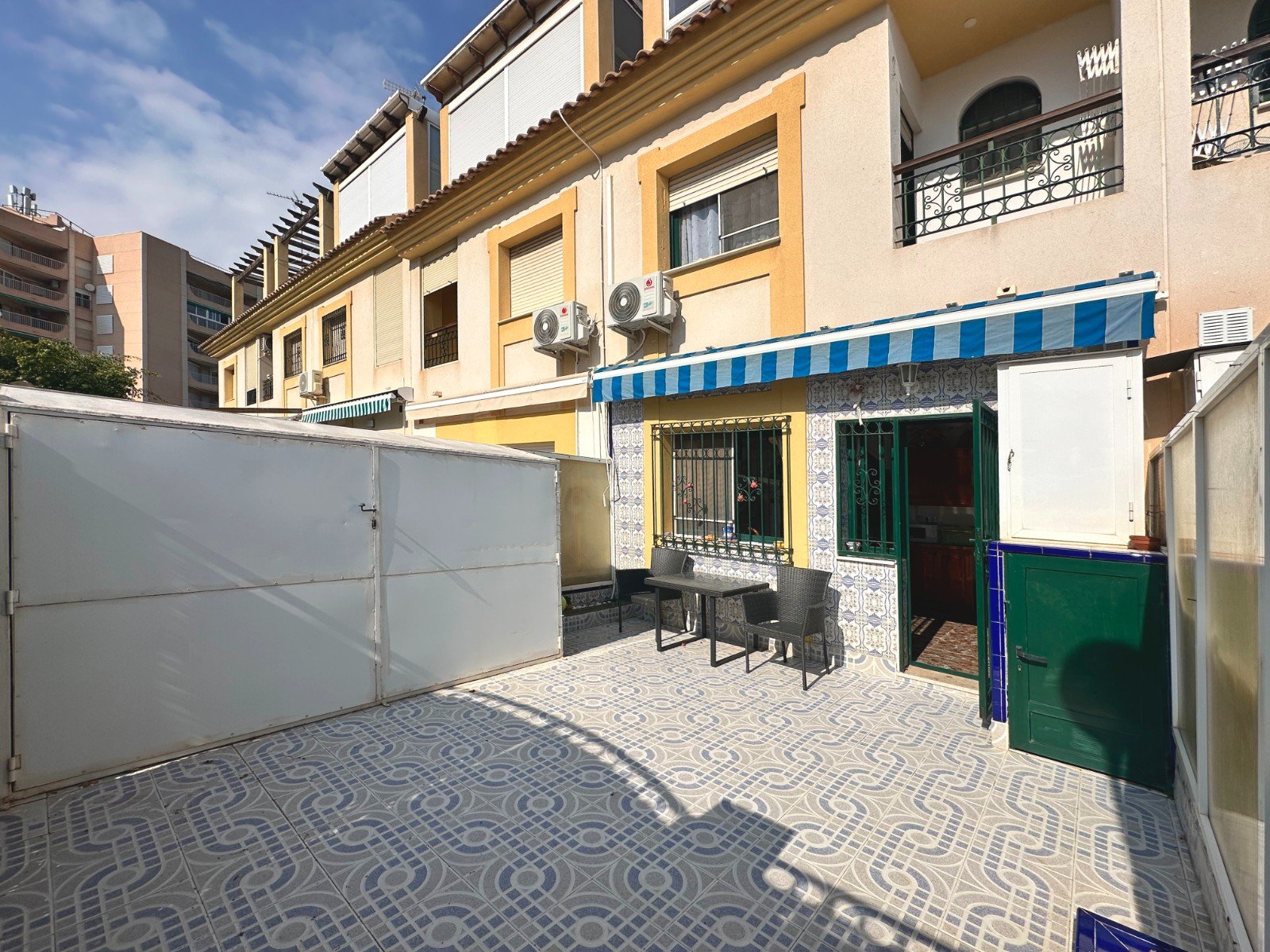 Villetta a schiera a Alicante, Spagna 3 camere da letto, 101 mq. N° 163122