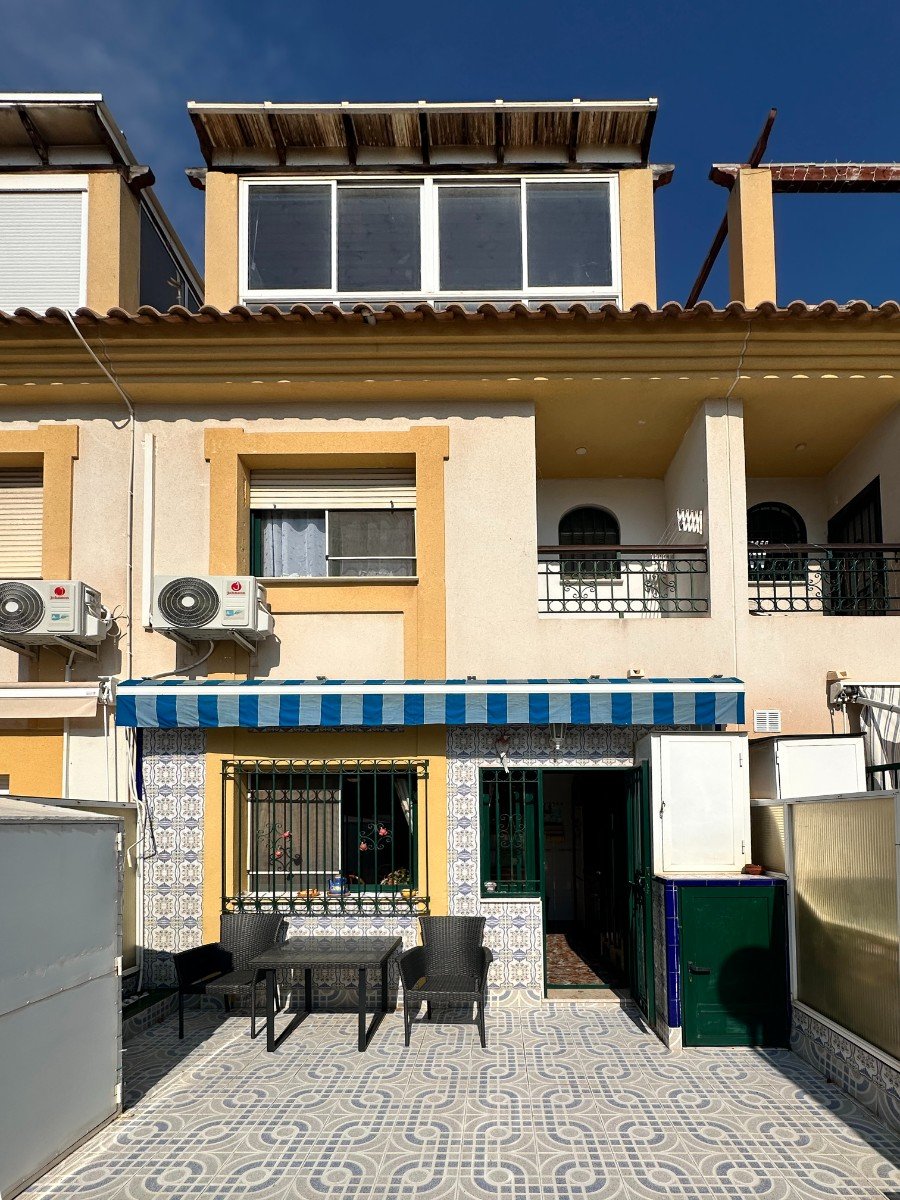 Villetta a schiera a Alicante, Spagna 3 camere da letto, 101 mq. N° 163122