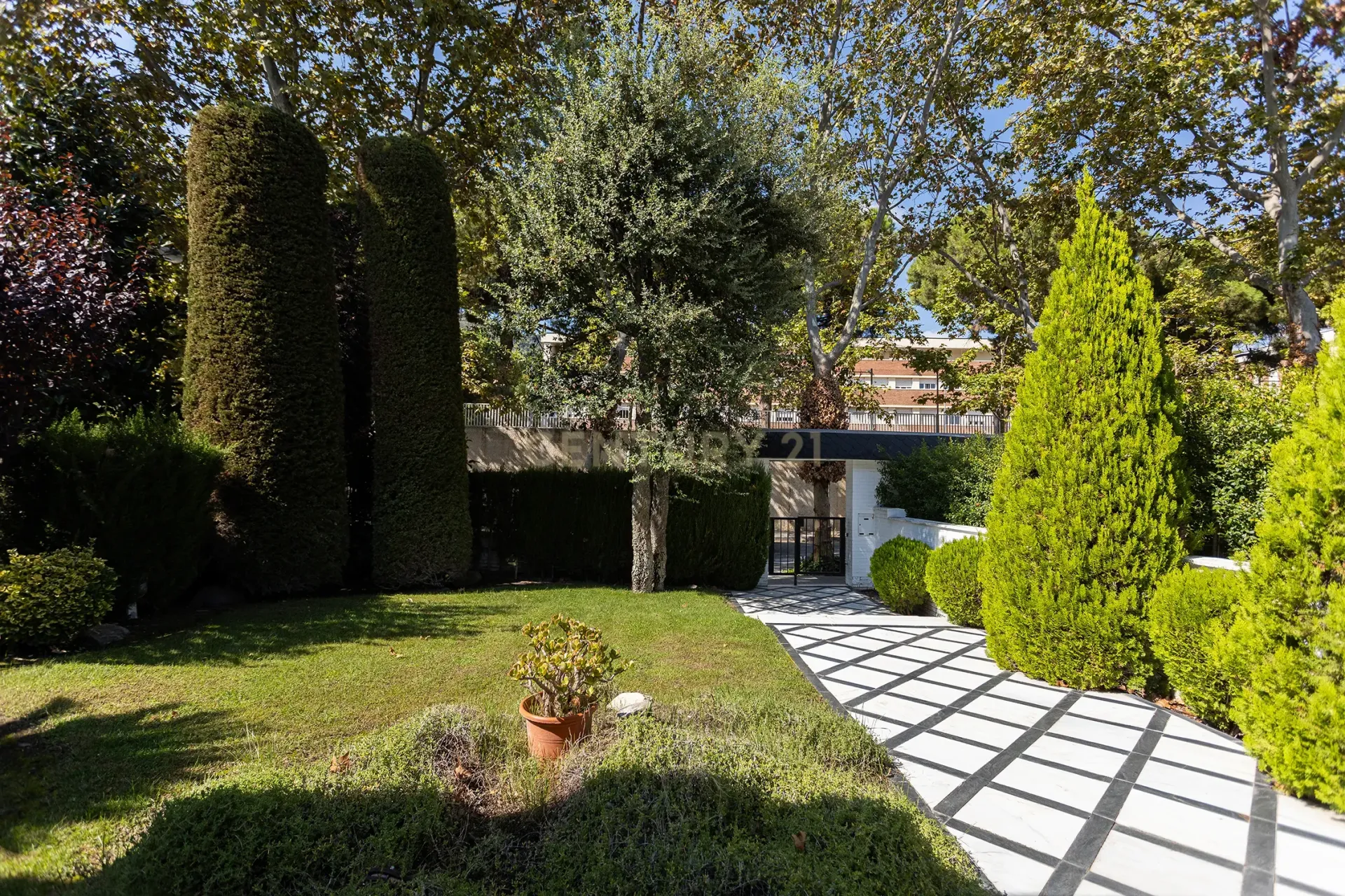 House in Barcelona, Spain 6 bedrooms, 695 sq.m. No. 167073