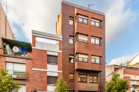 Commercial property in Martorell, Barcelona, Spain 4 bedrooms, 259 sq.m. No. 167075