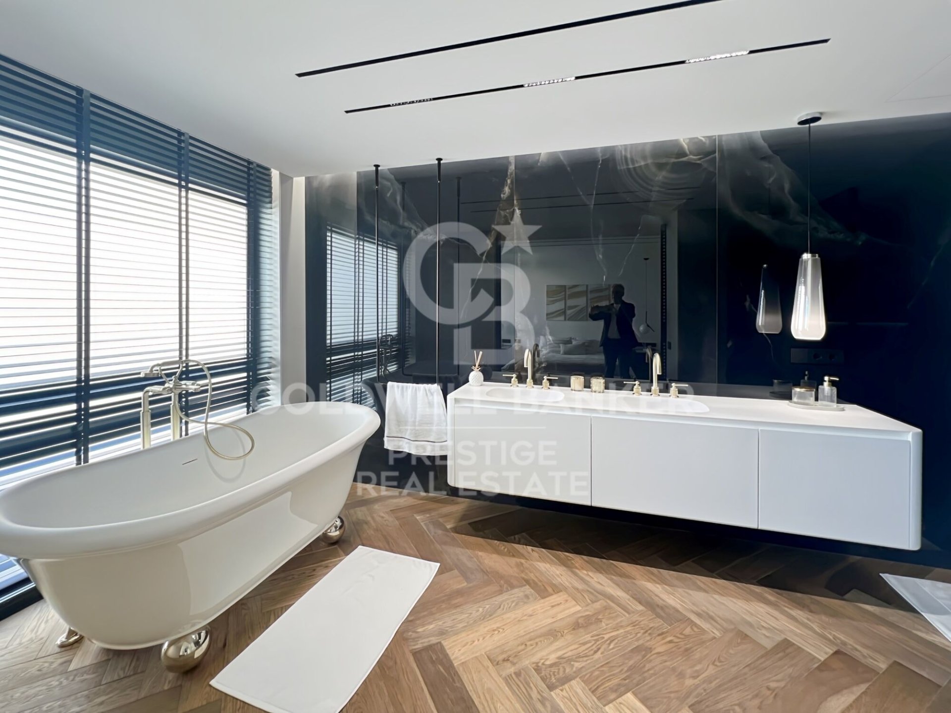 Apartamento en Barcelona, España 4 dormitorios, 350 m2 No. 160225