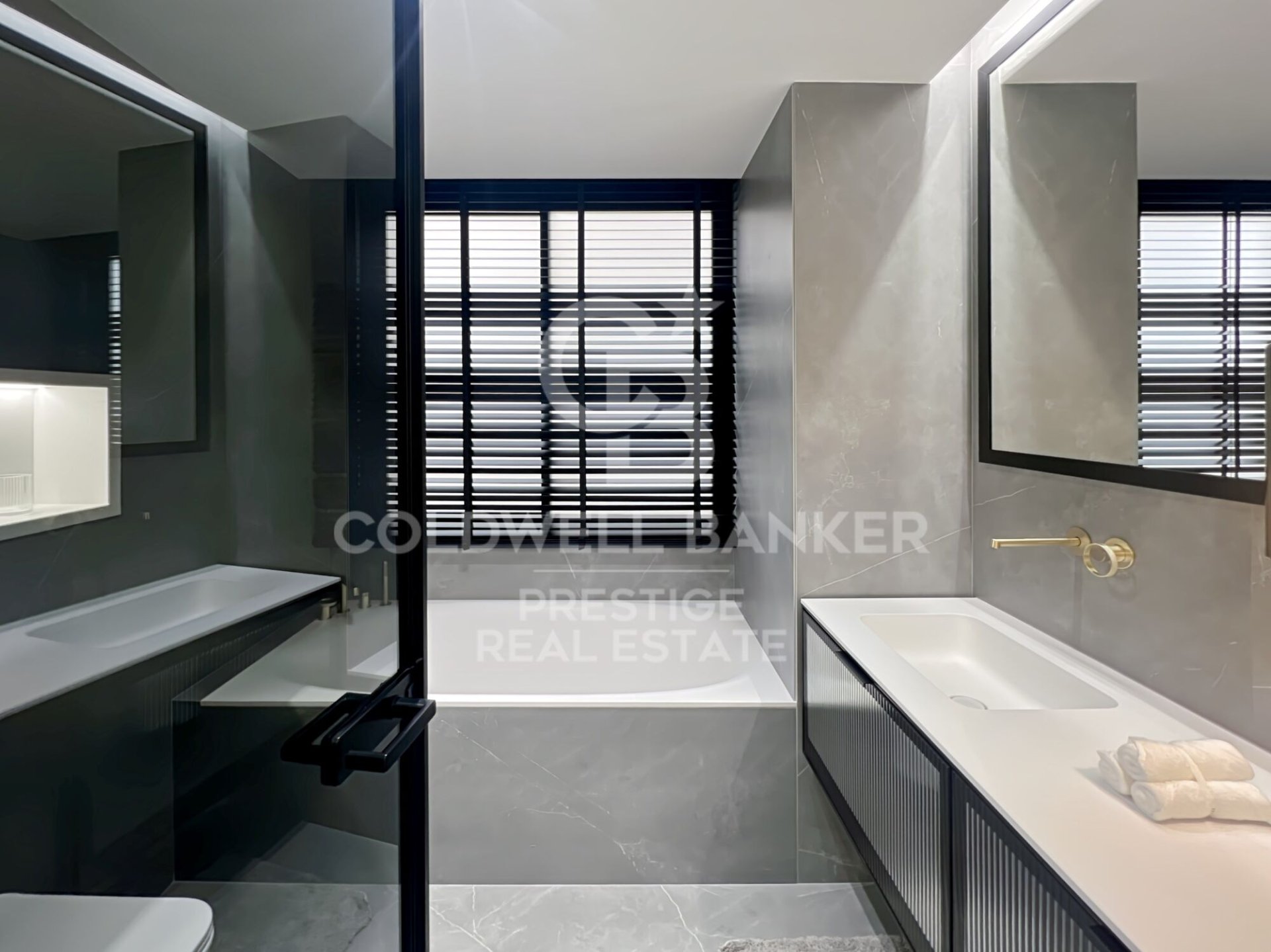 Apartamento en Barcelona, España 4 dormitorios, 350 m2 No. 160225