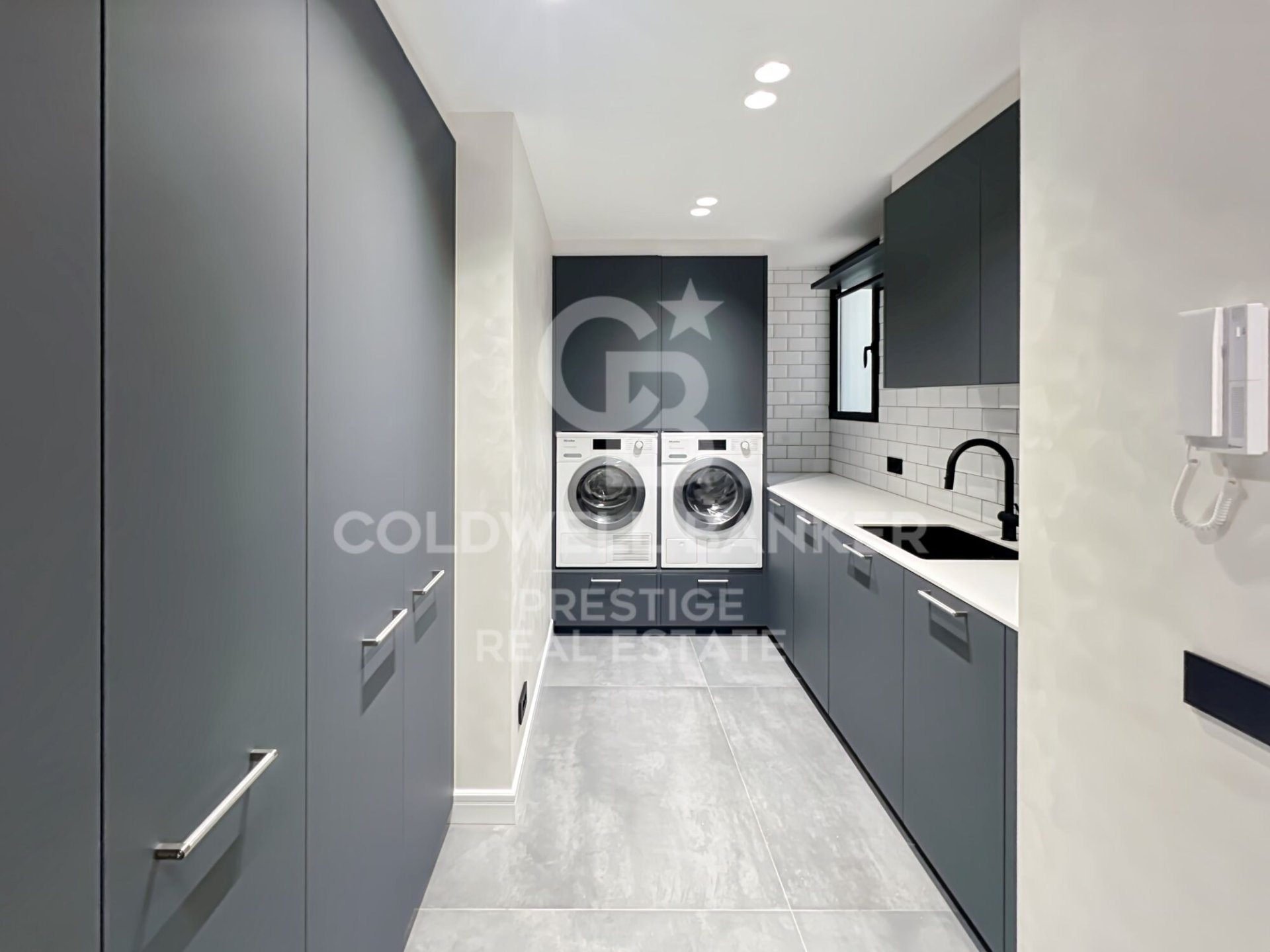 Apartamento en Barcelona, España 4 dormitorios, 350 m2 No. 160225