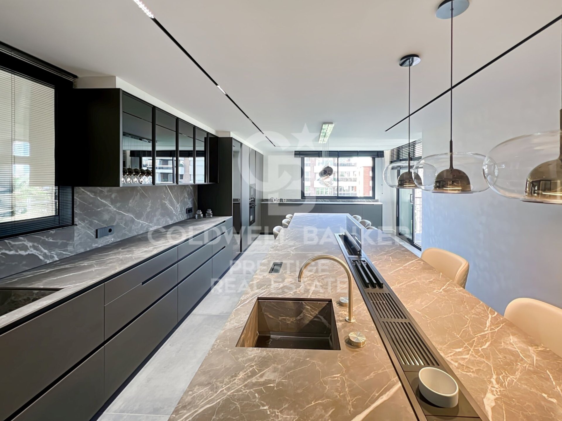 Apartamento en Barcelona, España 4 dormitorios, 350 m2 No. 160225