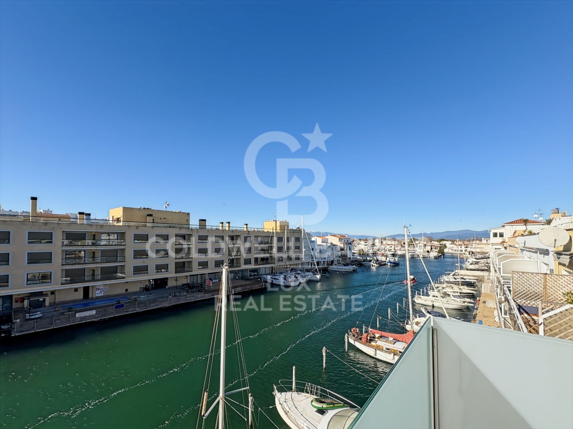 Hus i Empuriabrava, Girona, Spanien 3 sovrum, 172 kvm. Nr. 160227