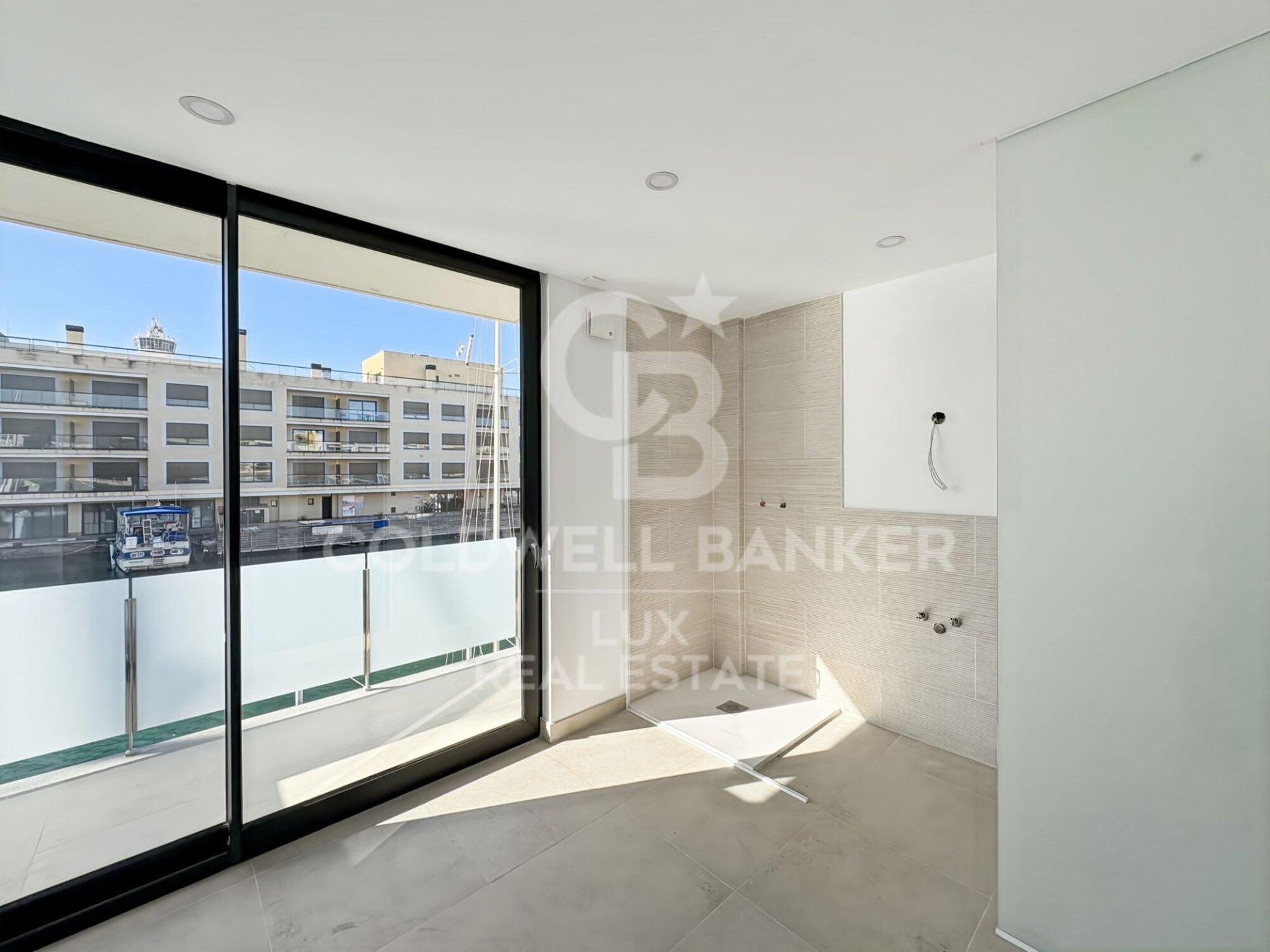 Hus i Empuriabrava, Girona, Spanien 3 sovrum, 172 kvm. Nr. 160227