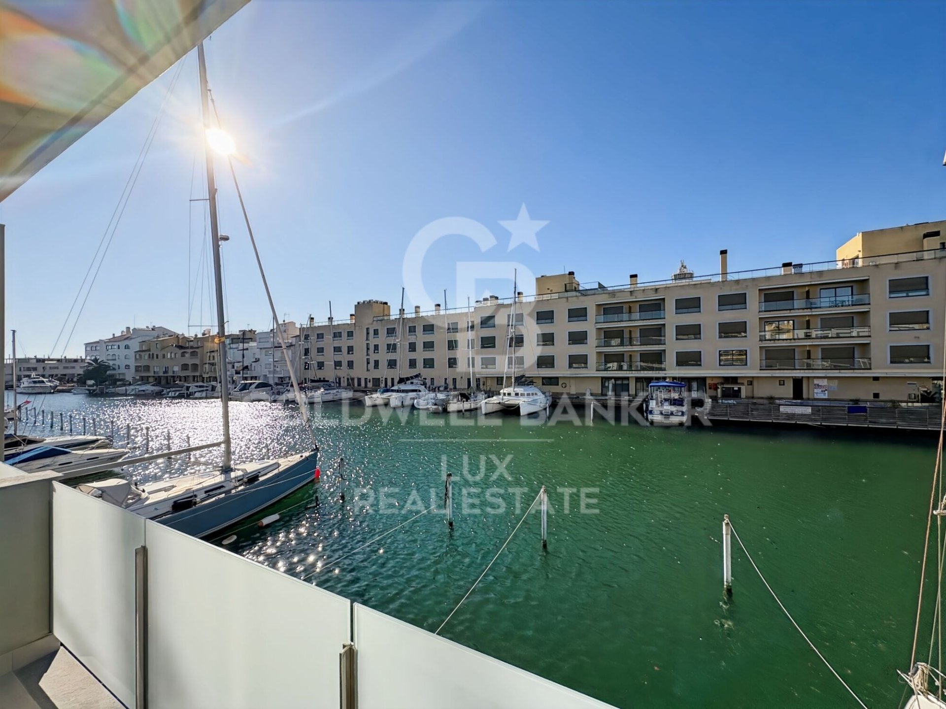 Hus i Empuriabrava, Girona, Spanien 3 sovrum, 172 kvm. Nr. 160227