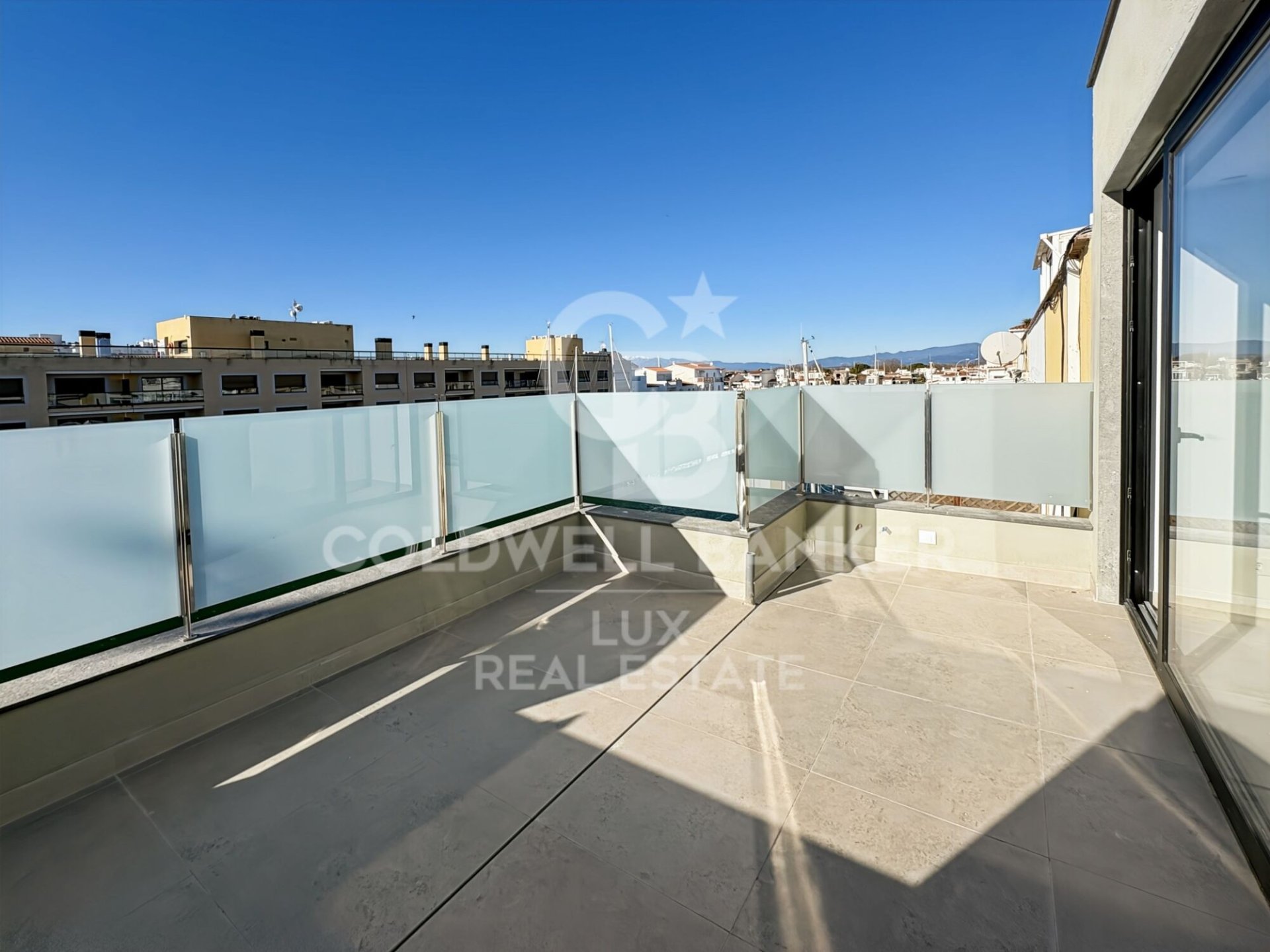 Hus i Empuriabrava, Girona, Spanien 3 sovrum, 172 kvm. Nr. 160227