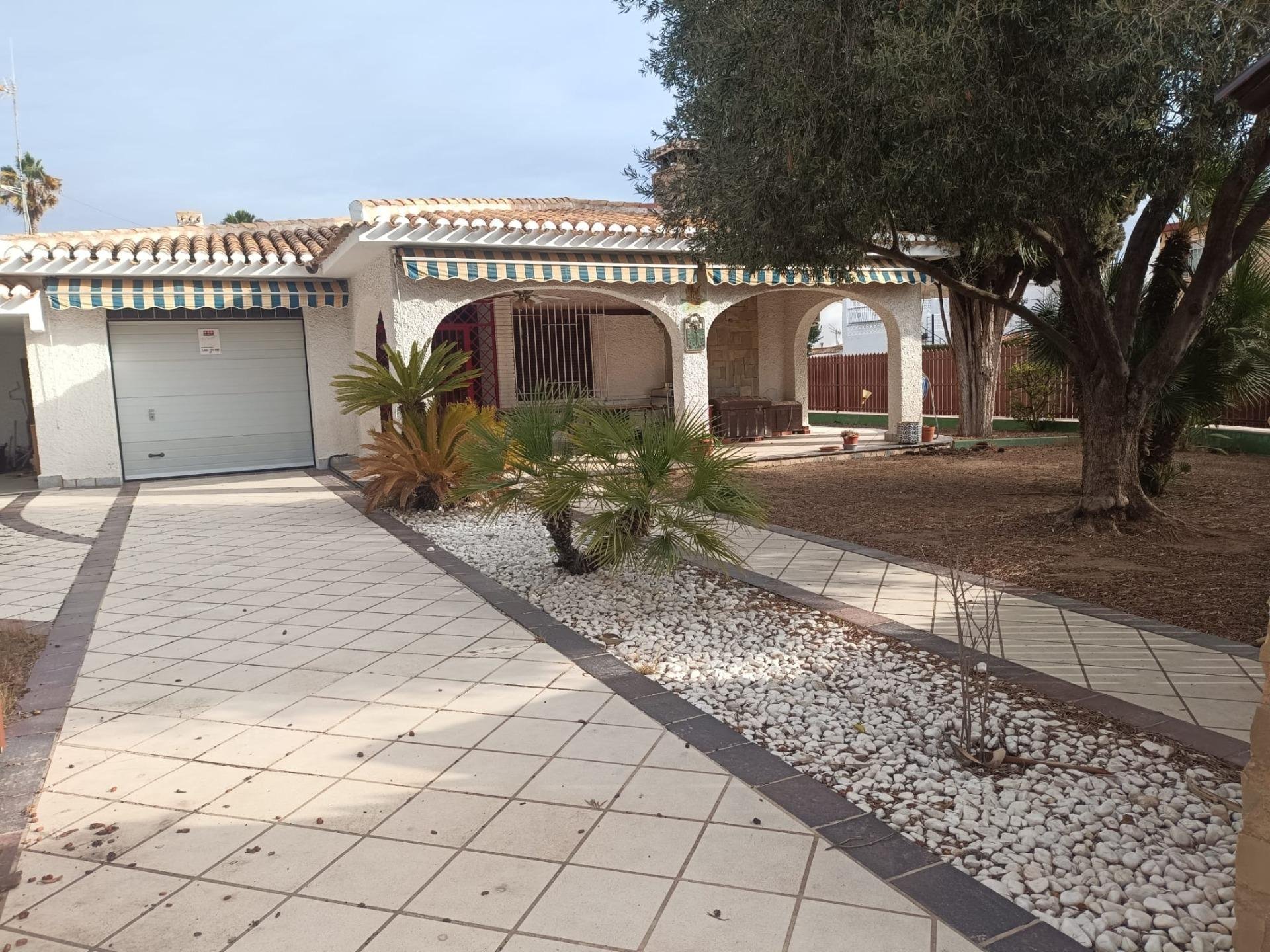 Villa in Campoamor, Alicante, Spain 5 bedrooms, 98 sq.m. No. 177592