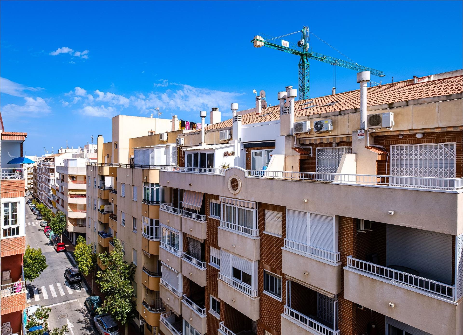 Apartamento en Torrevieja, Alicante, España 4 dormitorios,  No. 189676