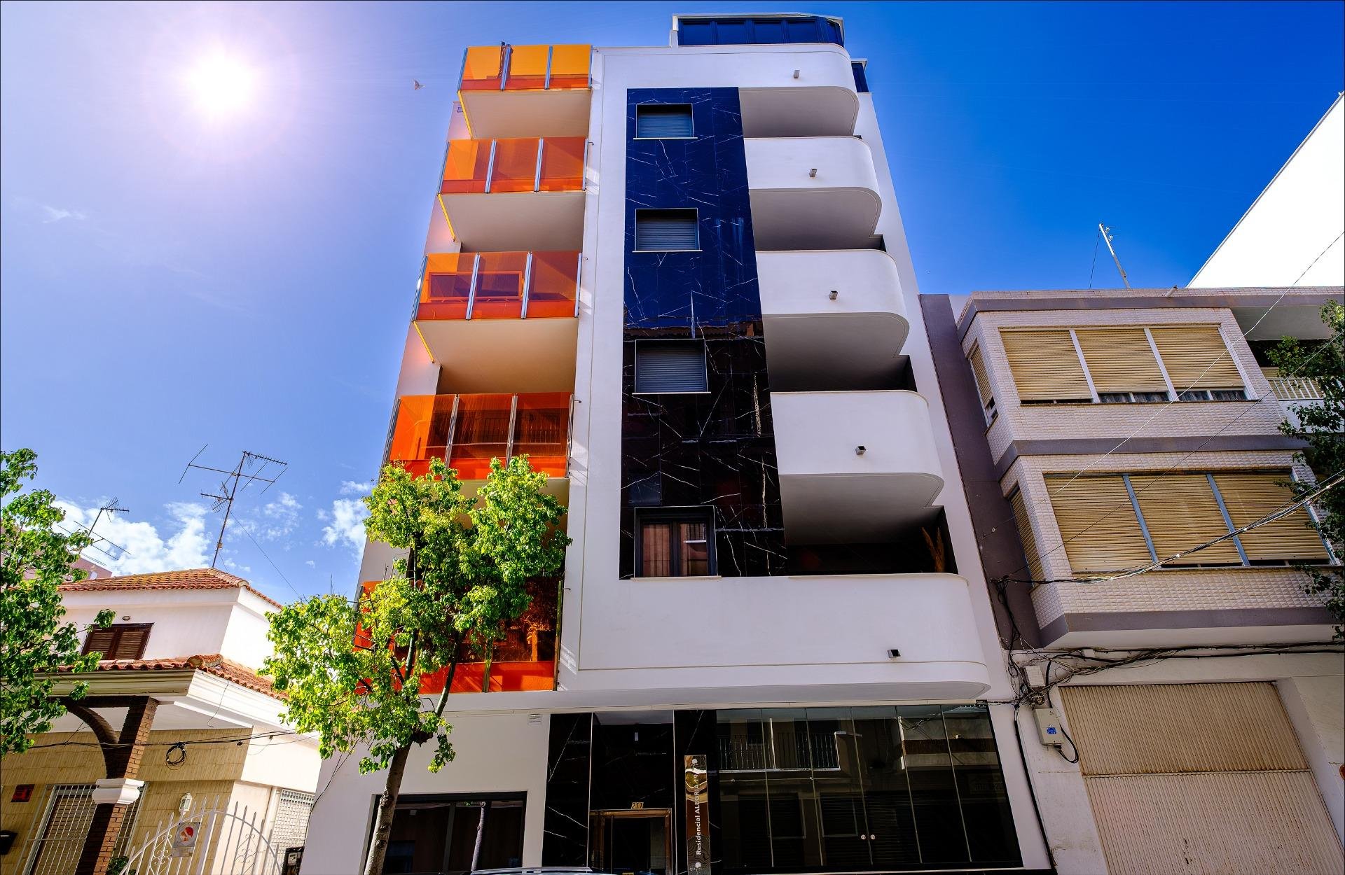 Apartamento en Torrevieja, Alicante, España 4 dormitorios,  No. 189676