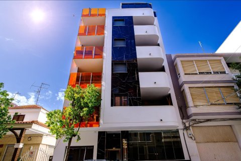 Apartment in Torrevieja, Alicante, Spain 4 bedrooms,  No. 189676