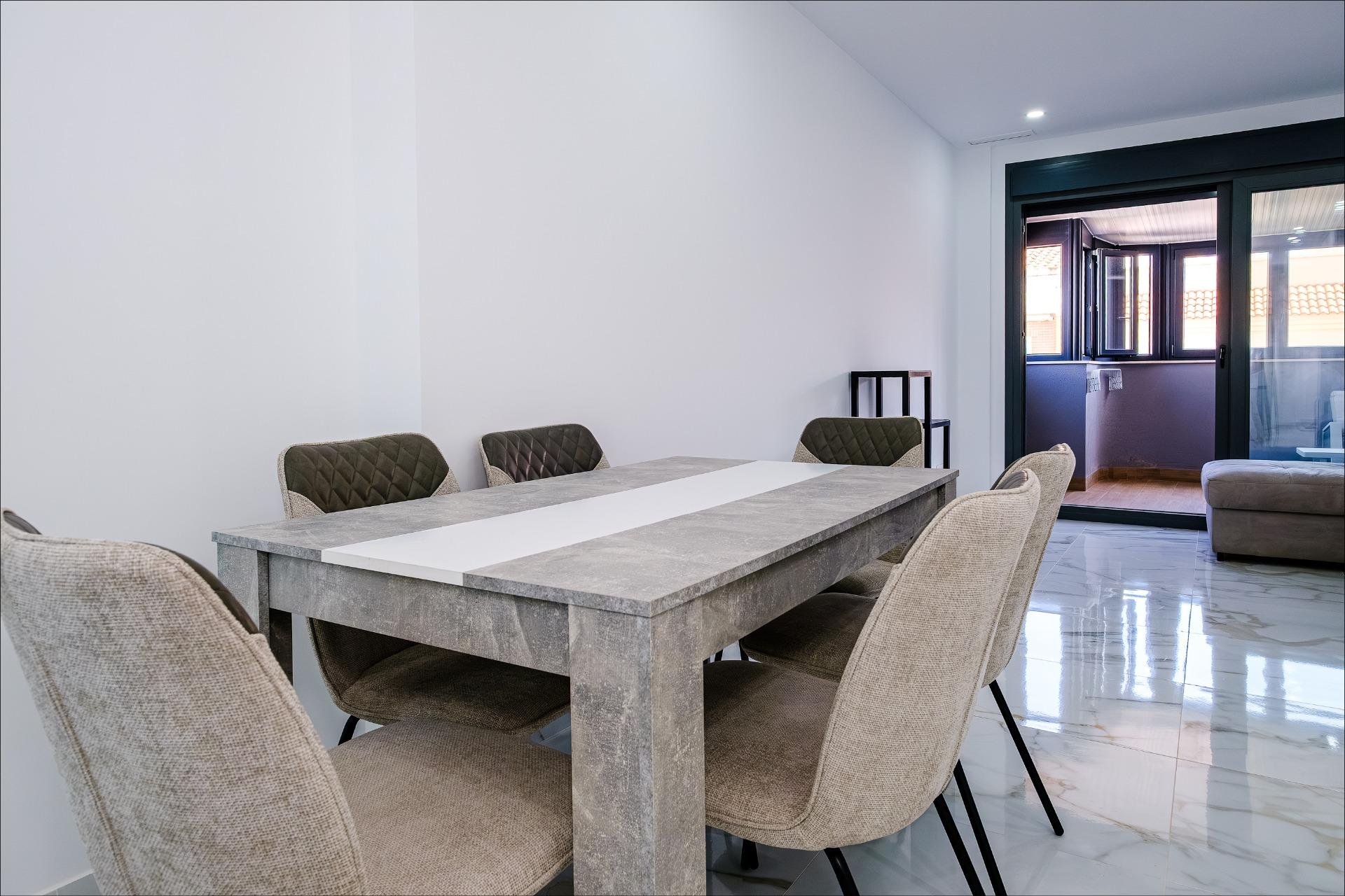 Apartamento en Torrevieja, Alicante, España 4 dormitorios,  No. 189676