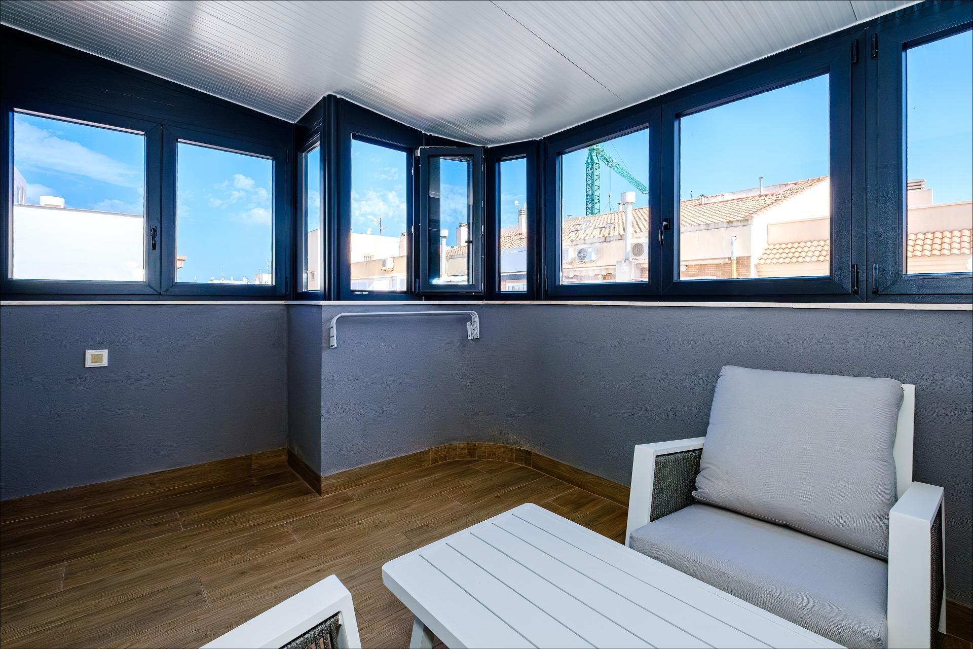 Apartamento en Torrevieja, Alicante, España 4 dormitorios,  No. 189676