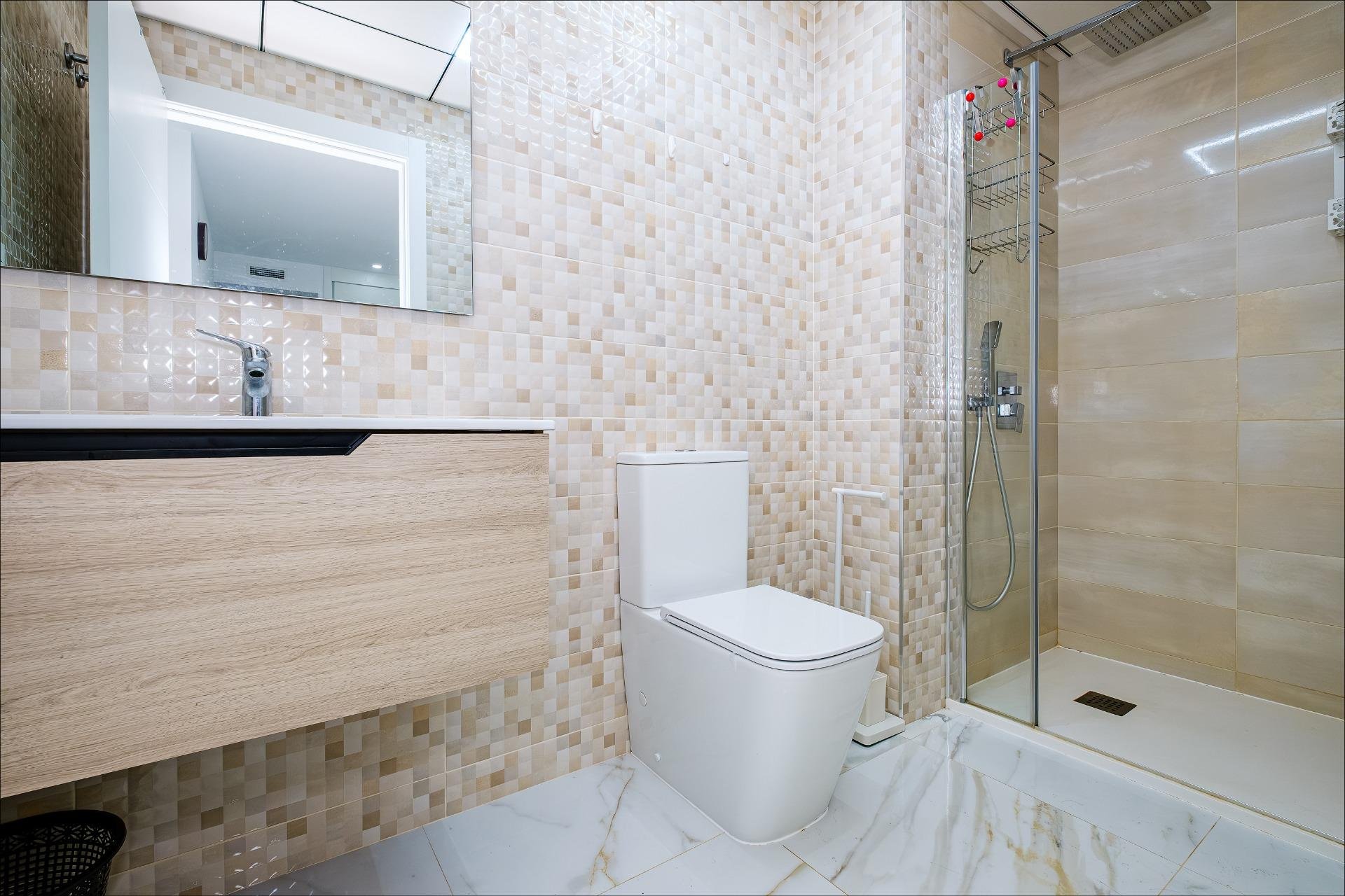 Apartamento en Torrevieja, Alicante, España 4 dormitorios,  No. 189676