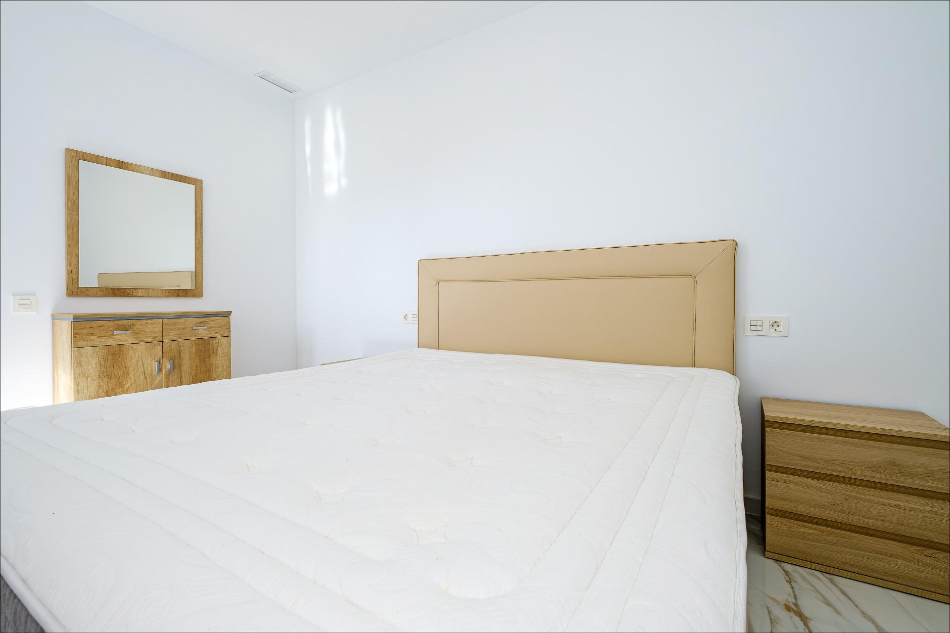 Apartamento en Torrevieja, Alicante, España 4 dormitorios,  No. 189676