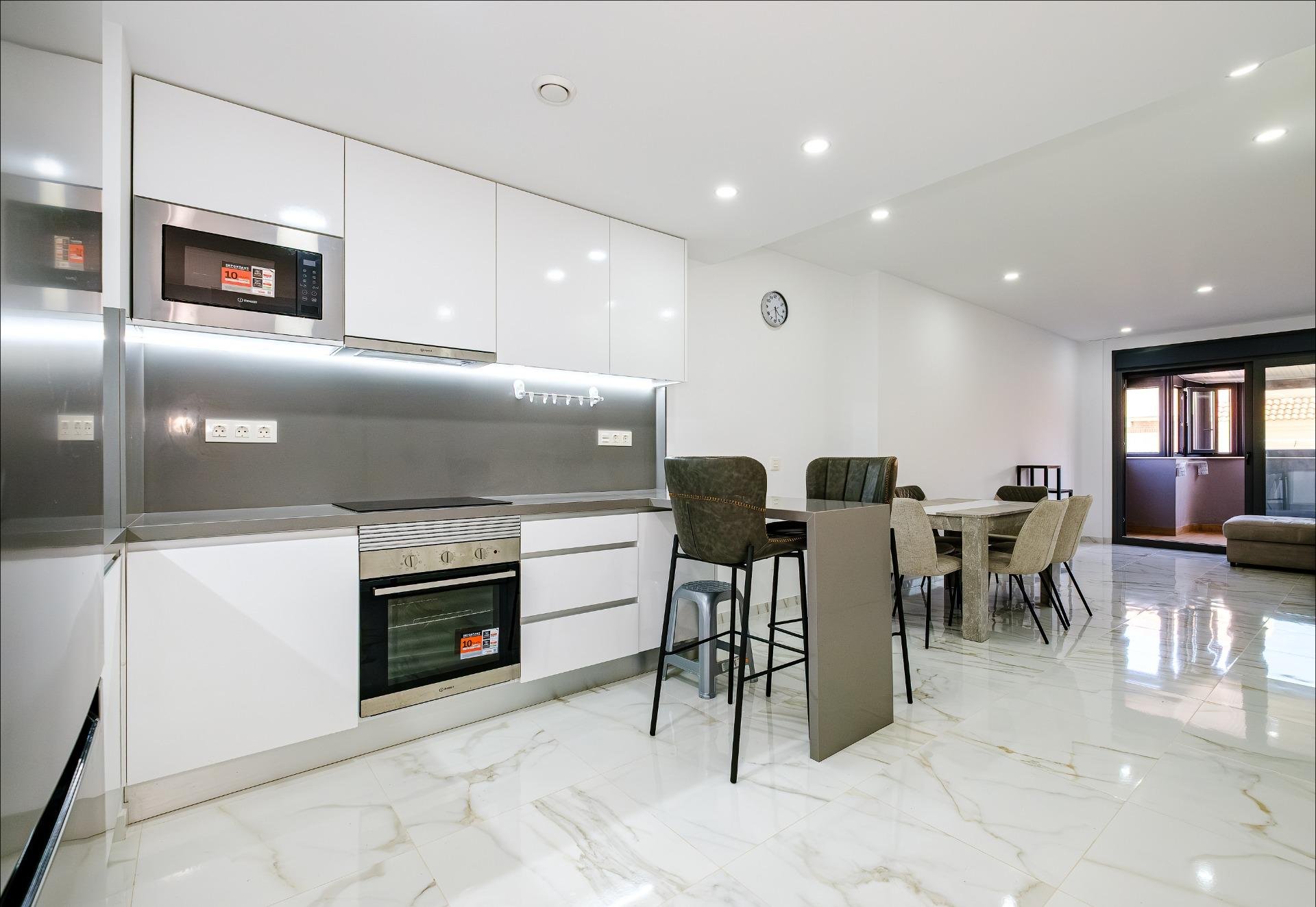 Apartamento en Torrevieja, Alicante, España 4 dormitorios,  No. 189676