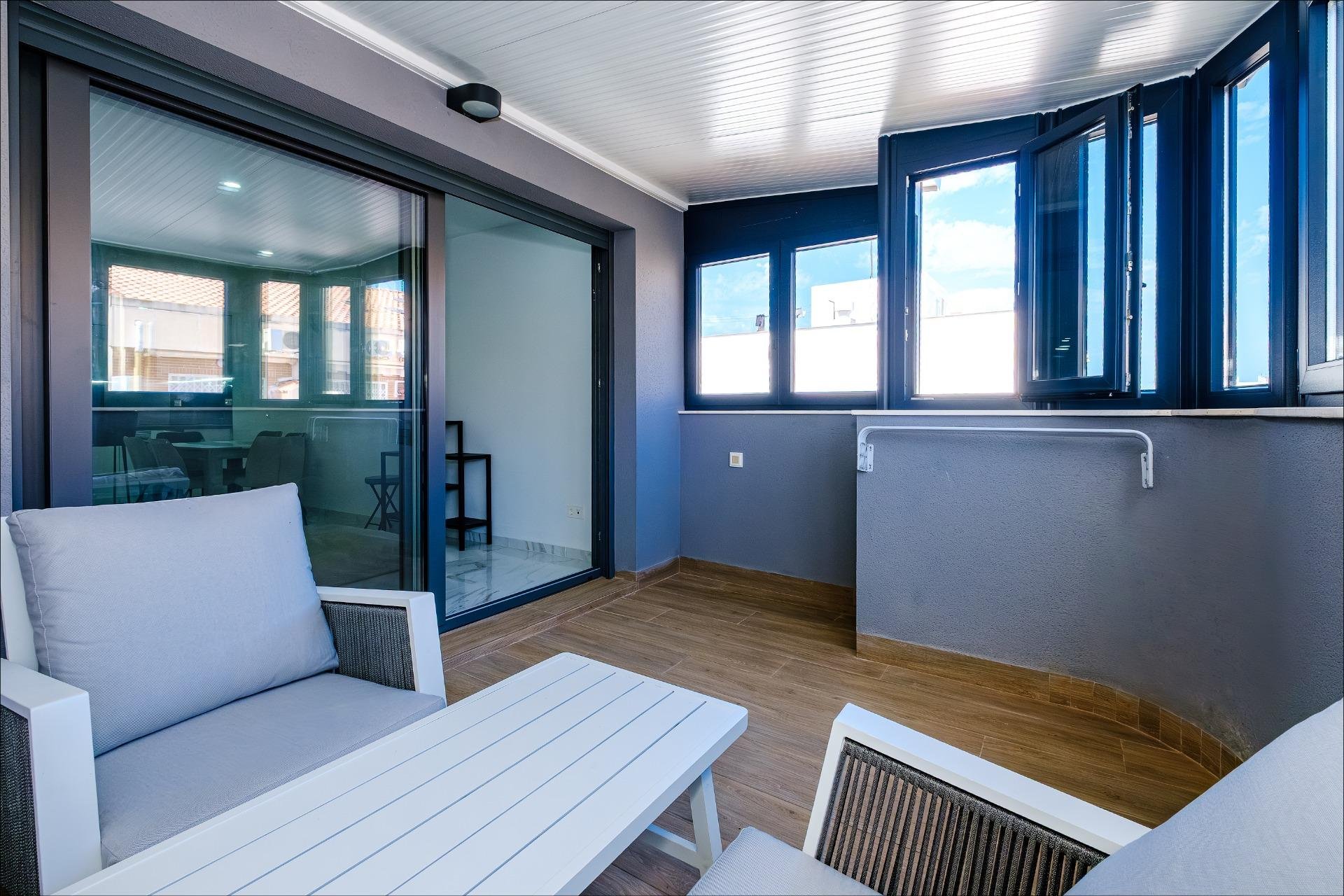 Apartamento en Torrevieja, Alicante, España 4 dormitorios,  No. 189676