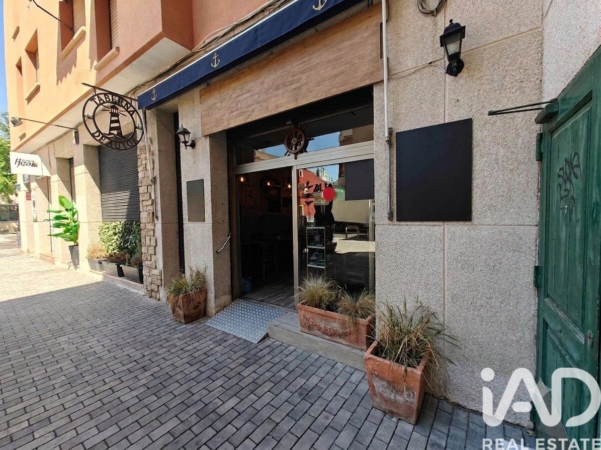 Bar en Cerdanyola del Vallès, Barcelona, España 66 m2 No. 188489