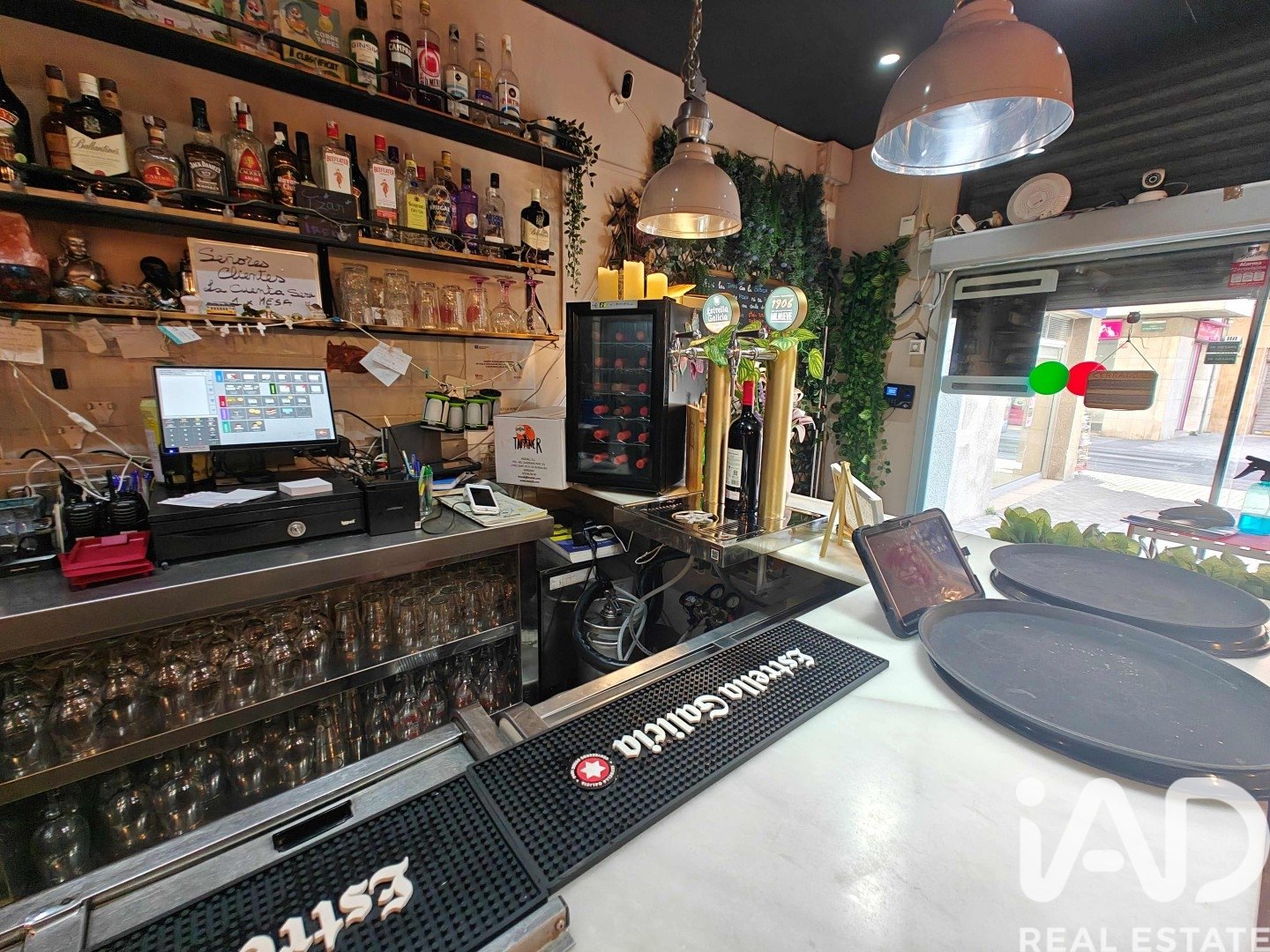 Bar en Cerdanyola del Vallès, Barcelona, España 66 m2 No. 188489