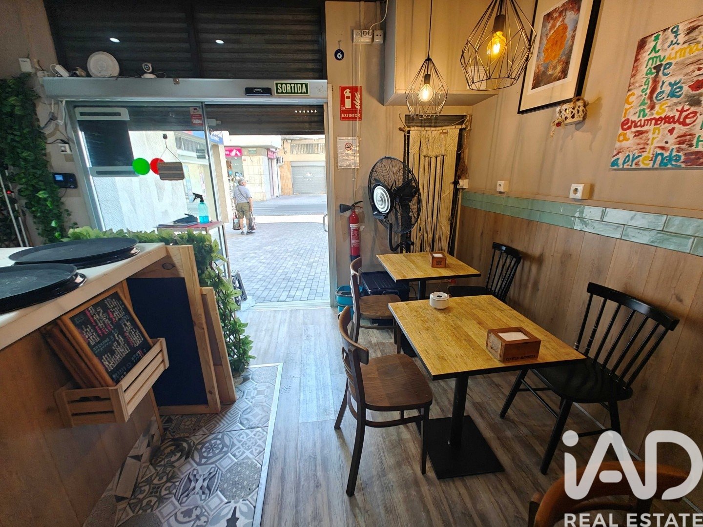 Bar en Cerdanyola del Vallès, Barcelona, España 66 m2 No. 188489