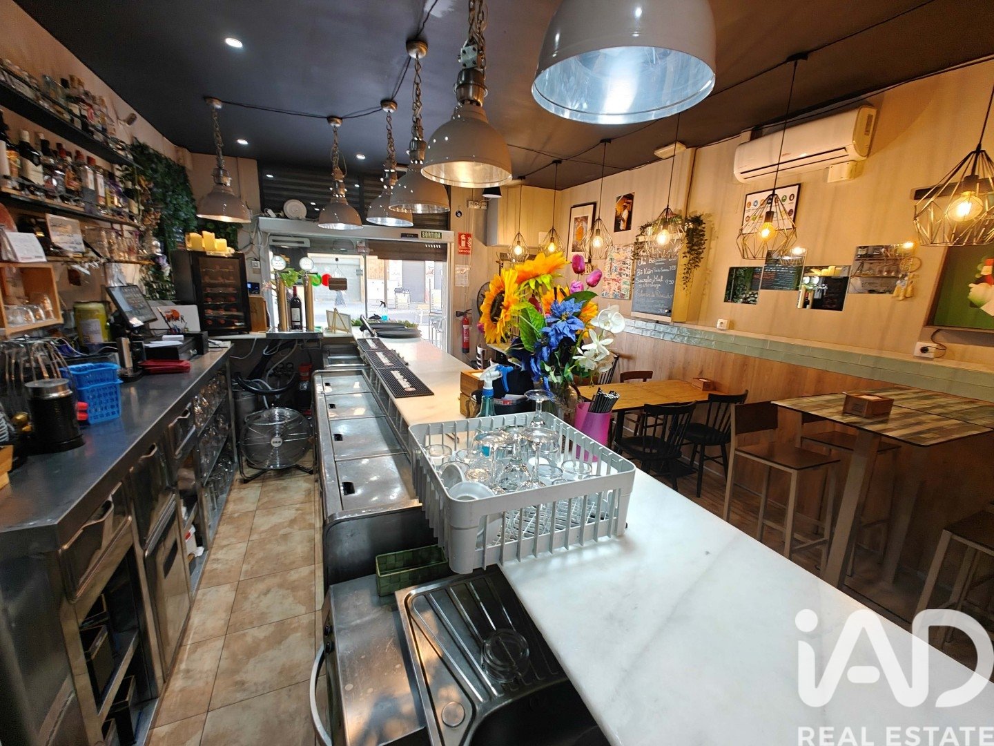 Bar en Cerdanyola del Vallès, Barcelona, España 66 m2 No. 188489