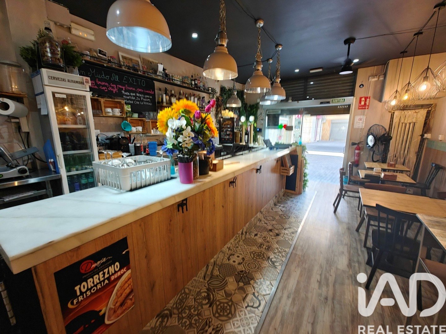 Bar en Cerdanyola del Vallès, Barcelona, España 66 m2 No. 188489