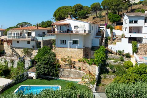Villa i Cabrils, Barcelona, Spanien 4 sovrum, 226 kvm. Nr. 192575