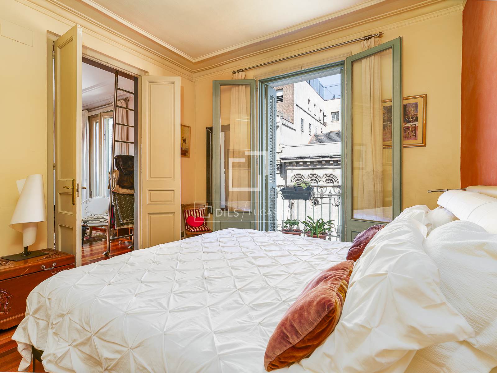 Apartment in Barcelona, Spain 3 bedrooms, 141 sq.m. No. 192574