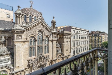 Apartment in Barcelona, Spain 3 bedrooms, 141 sq.m. No. 192574