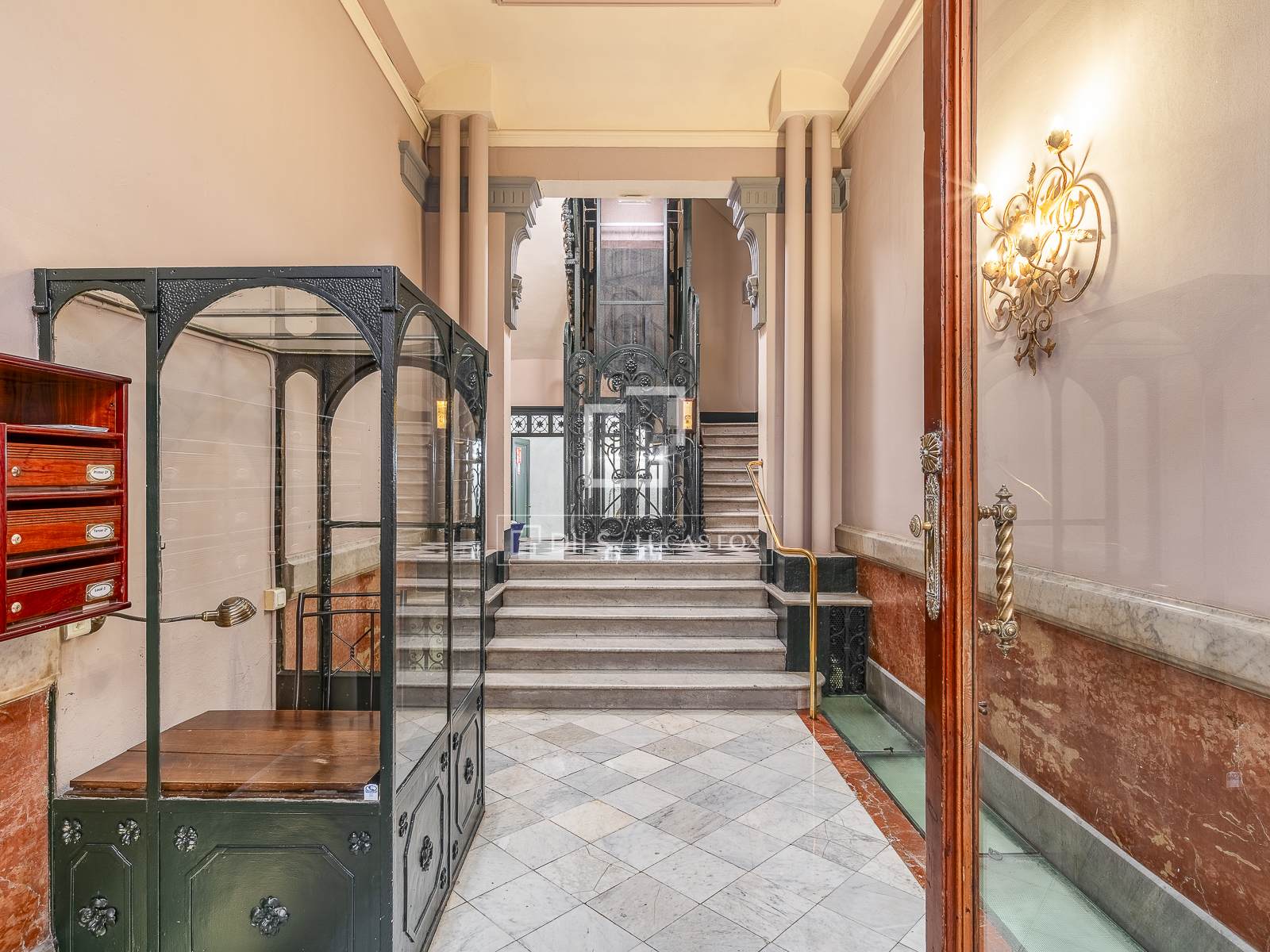 Apartment in Barcelona, Spain 3 bedrooms, 141 sq.m. No. 192574