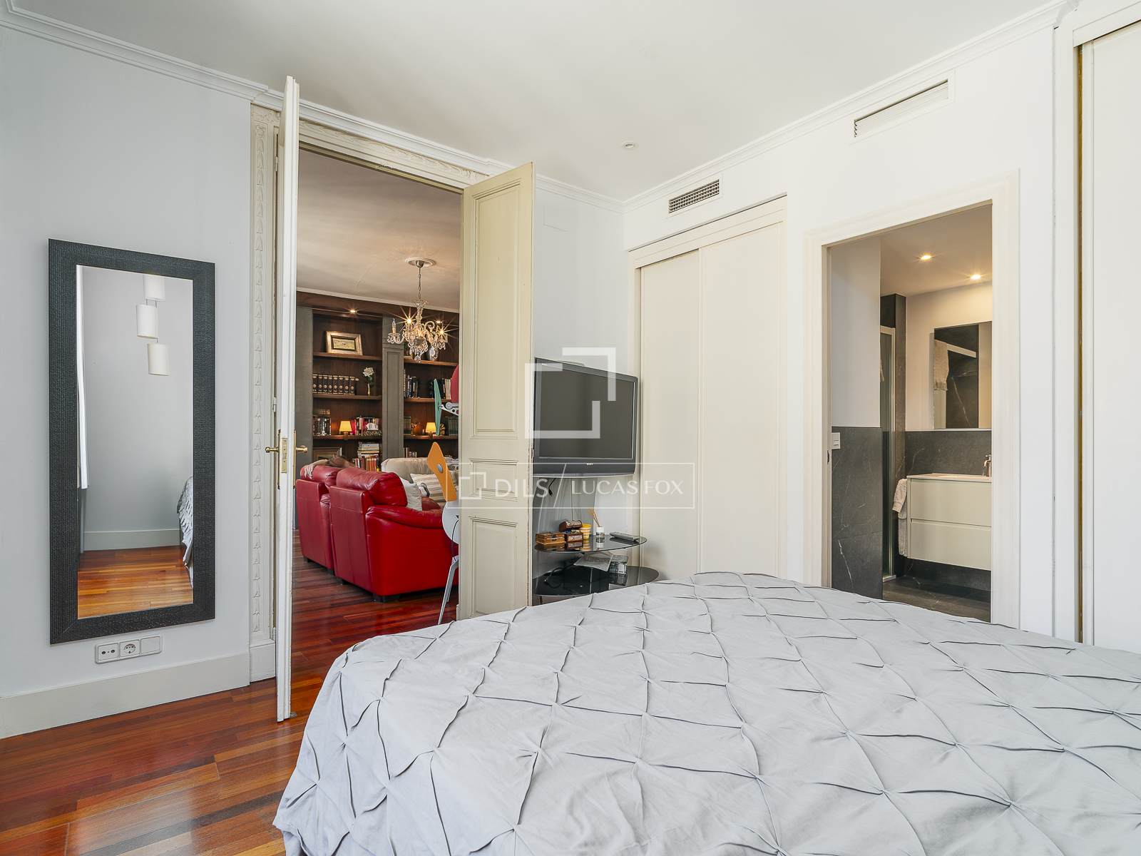 Apartment in Barcelona, Spain 3 bedrooms, 141 sq.m. No. 192574